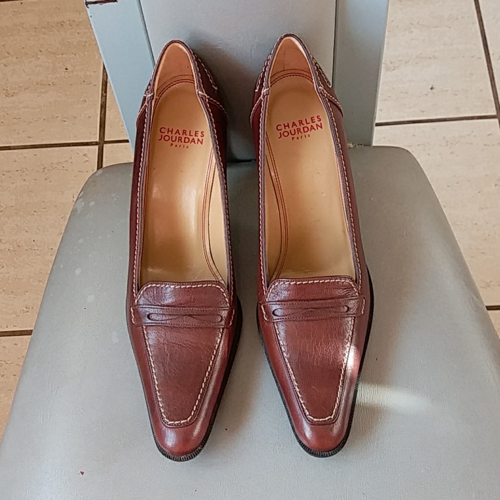 Gorgeous classy authentic Charles Jourdan shoes
